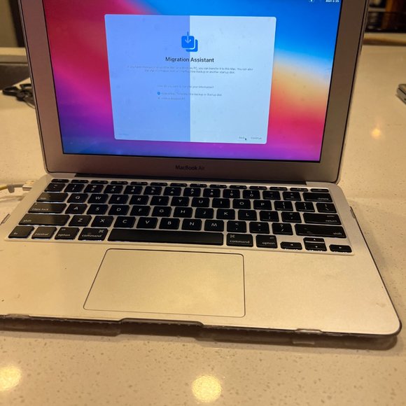 Macbook Air 11.6 - Picture 2 of 4